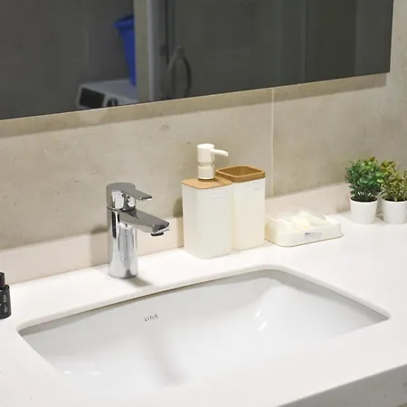 13th Floor Brand New Cozy 2br With Balcony Apartment