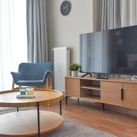 13th Floor Brand New Cozy 2br With Balcony Apartment *