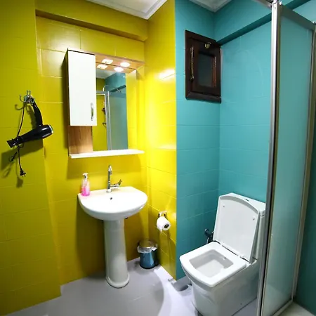 Yolohostel Hostel *