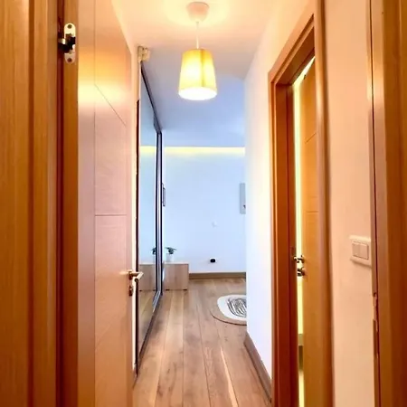 Apartment Prime Location Explore On Foot! *