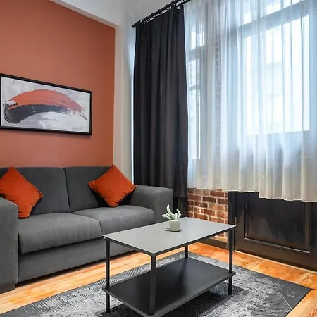 Charming 1br Flat With Balcony In Cihangir Daire