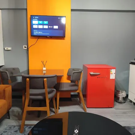 Orange Altunizade *