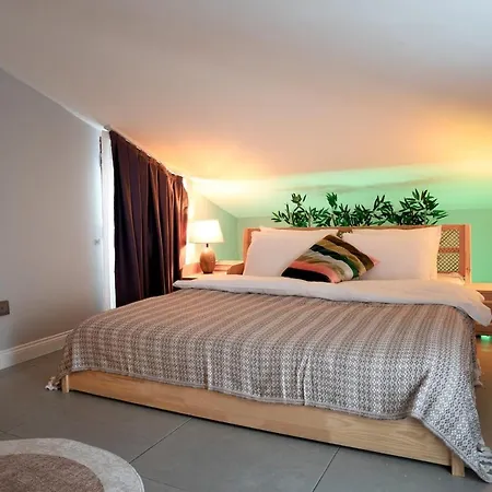 Luxury 1br Duplex With Terrace & Office In Tomtom * Istanbul