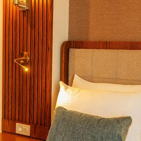 Triton 4*