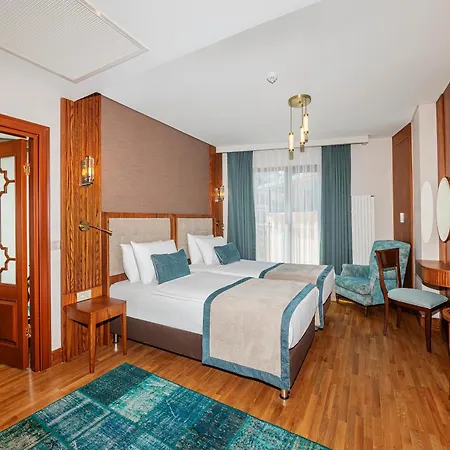 Hotel Triton