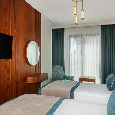Triton Hotel 4*