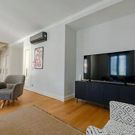 New Spacious Duplex - 3 Bedrooms And 2 Bathrooms - Elevator - New Building