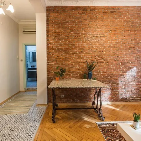 Apartamento Stylish 1br Near Taksim & Bosphorus W Great Design Estambul