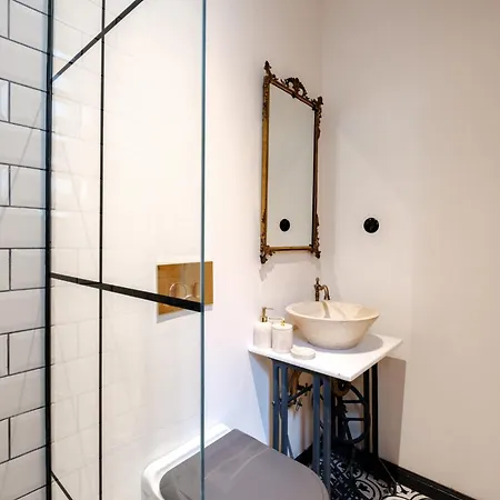 Cozy Flat With Balcony Near Istiklal Avenue * اسطنبول