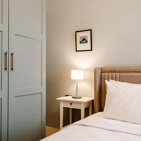 Apartman Stylish Flat With Balcony Near Avenue *