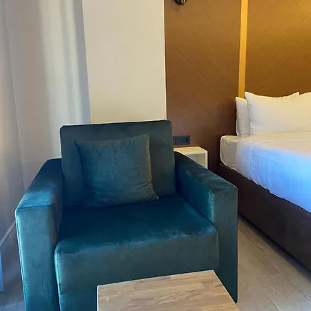Town Hotel 3*