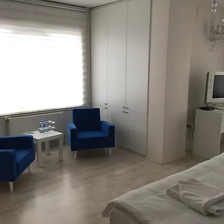 Airport Aparthotel 3*