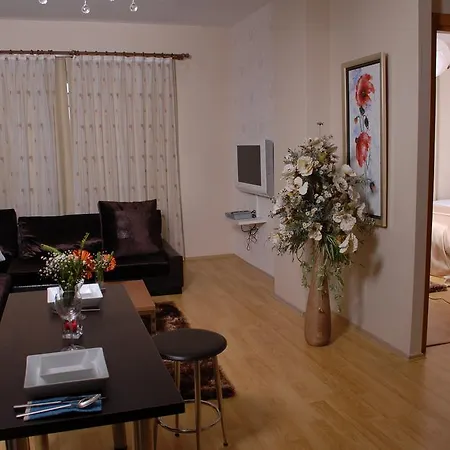 Airport Aparthotel 3*