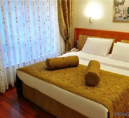Hotel Santa Ottoman
