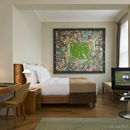 Tomtom Hotel