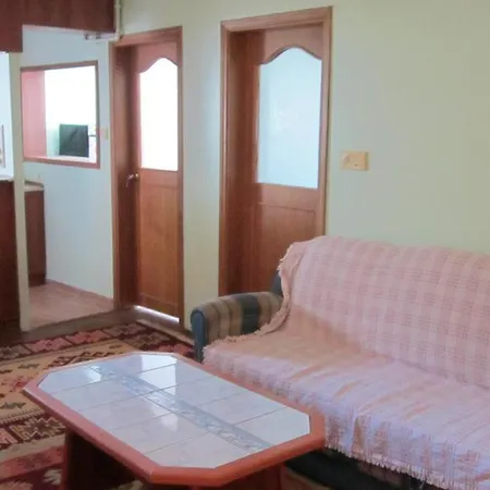 Apartment Red House *