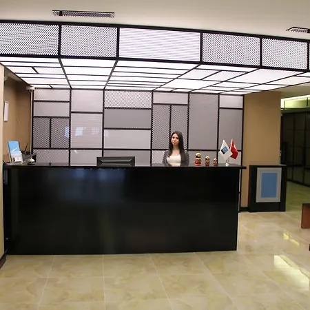 Aparthotel Airport 3*