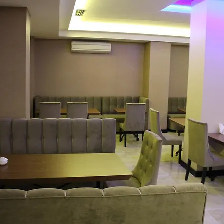 Airport Aparthotel 3*