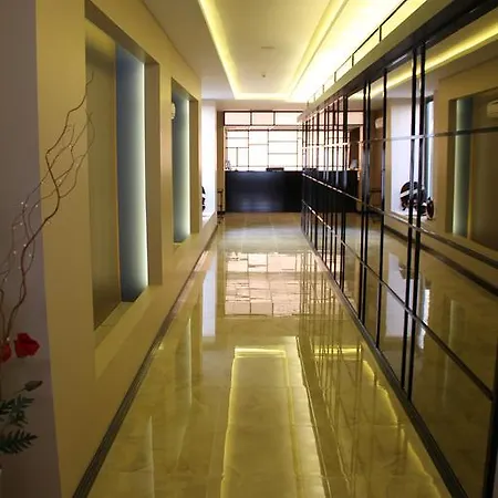 Airport Aparthotel 3*