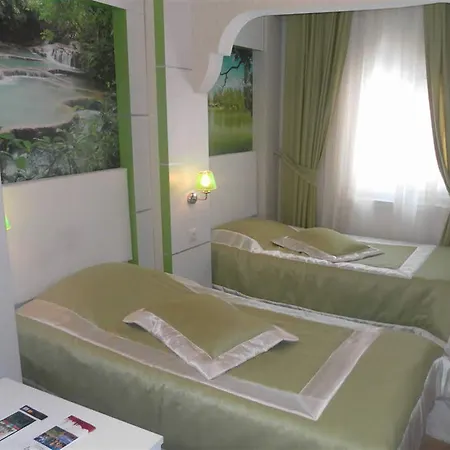Hotel La White 2*