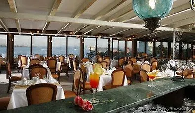 Azade Hotel 4*