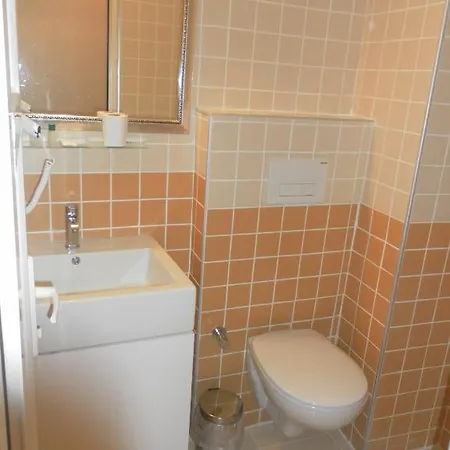 La White Hotel 2*