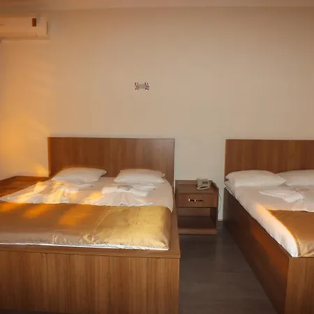 Hotel City Plus Butik 3*