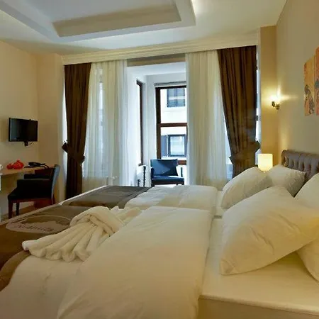 Retropera Otel