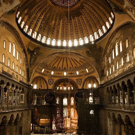 Istanbul Holiday Hotel Отель