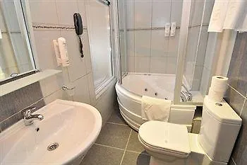Hotel Tria Elegance