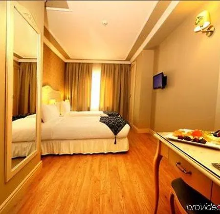 Raymond Old City Hotel