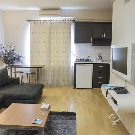 Airport Aparthotel 3*