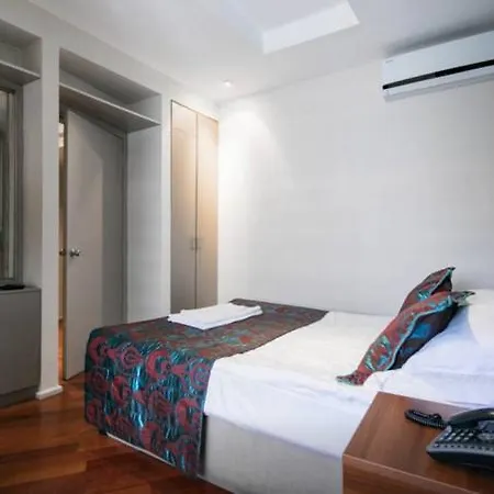 Pera Aparthotel 3*