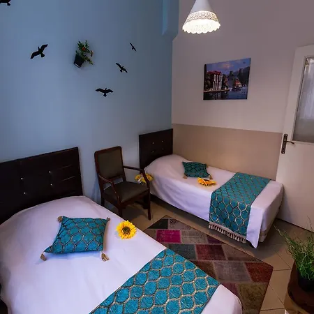 A'la House Aparthotel 3*