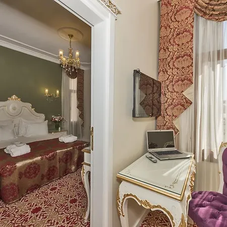 Hotel By Murat Crown Taksim 3*