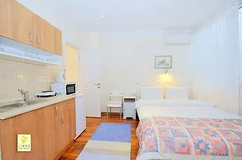 Finch Hotel *