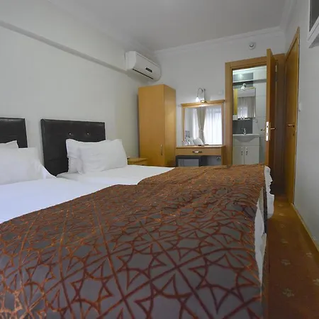 Palace Point Hotel