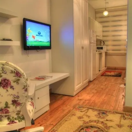 Omer Hayyam Suites Aparthotel 3*