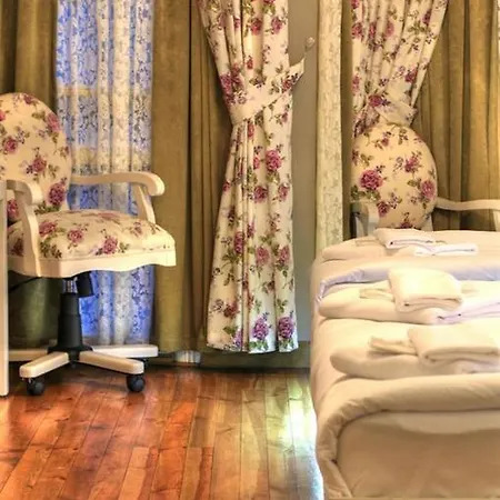 Omer Hayyam Suites Aparthotel