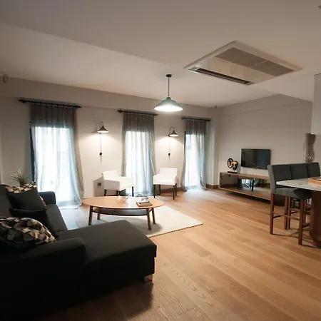 La Casa Pera Suites Aparthotel