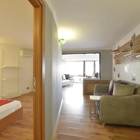 Penthouse Hotel *