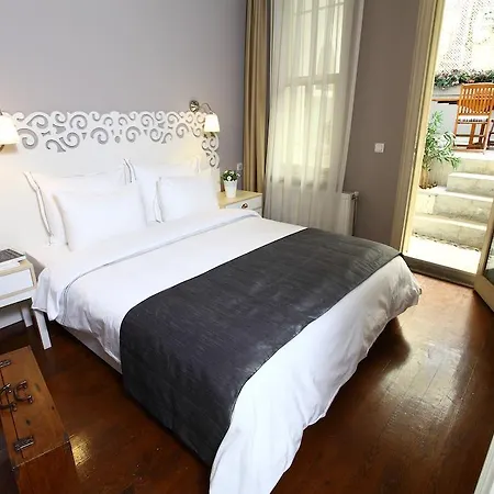 Miel Aparthotel 3*