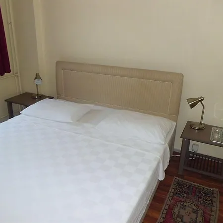 Hotel Berk - Grandma's House 3*