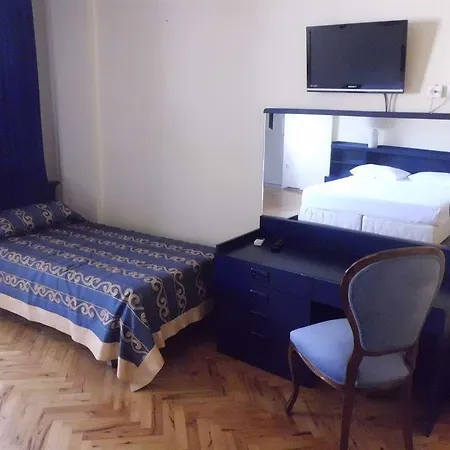 Hotel Berk - Grandma's House 3*