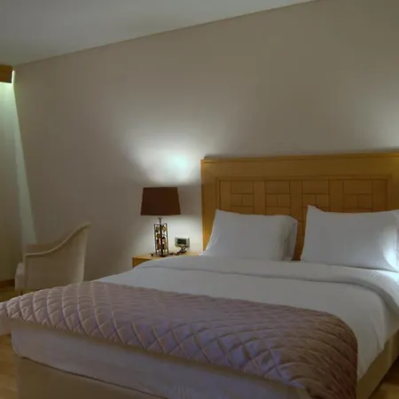 Queen & Hotel 4*