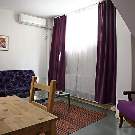 Apartahotel The Y