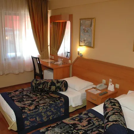 Otel Santa Pera 2*