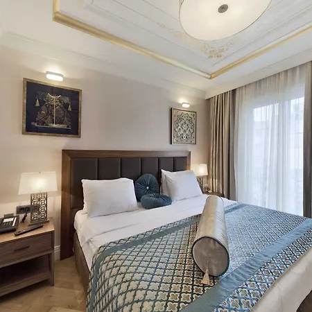 מלון Golden Age Taksim 4*