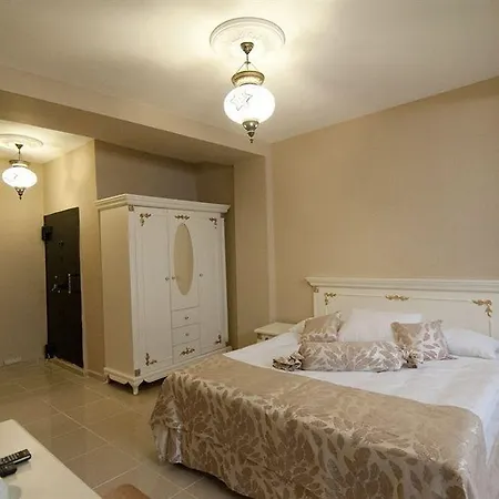 Aparthotel Safran 3*