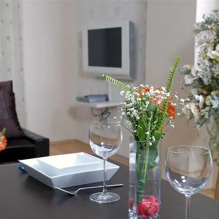 Aparthotel Airport 3*